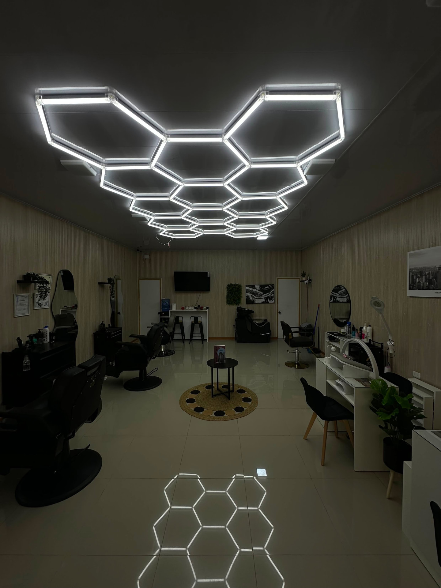 Interior de MDL Barber & Beauty en Isla de Maipo